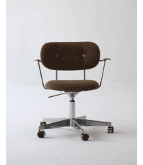 Ergonomic office chair is comfortable for long sitting